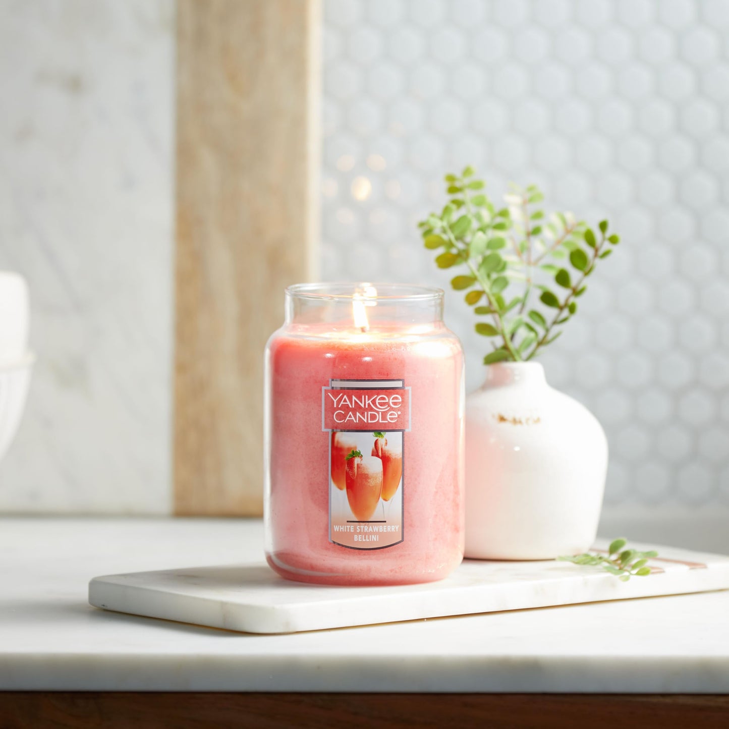 Yankee Candle Large Jar White Strawberry Bell 623g