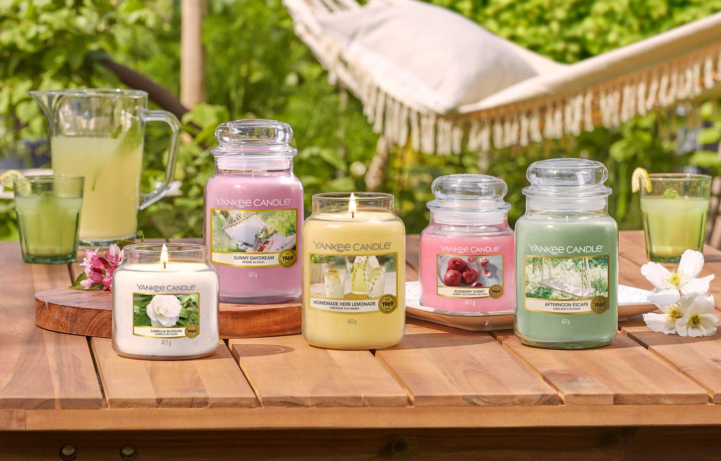 Yankee Candle Small Jar Camellia Blossom 104g